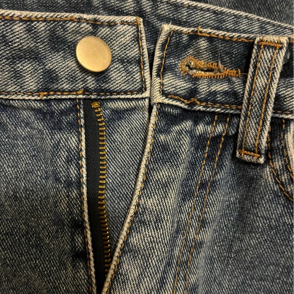 Flattering acid dipped straight-leg jeans! Size small (26) - Picture 4 of 6